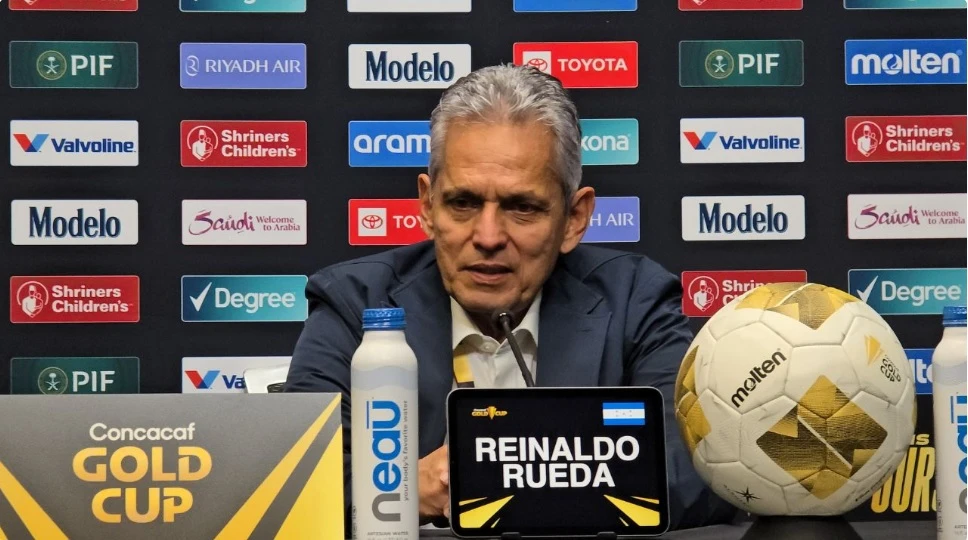 Reinaldo Rueda Final Piala Emas temp